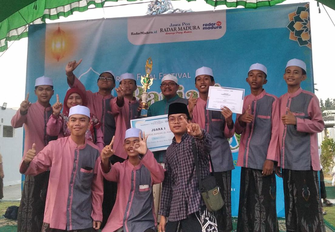 Grup Darul Abror MAN 1 Pamekasan Sabet Juara 1 Festival Banjari Al-Habsyi Se-Kabupaten Pamekasan