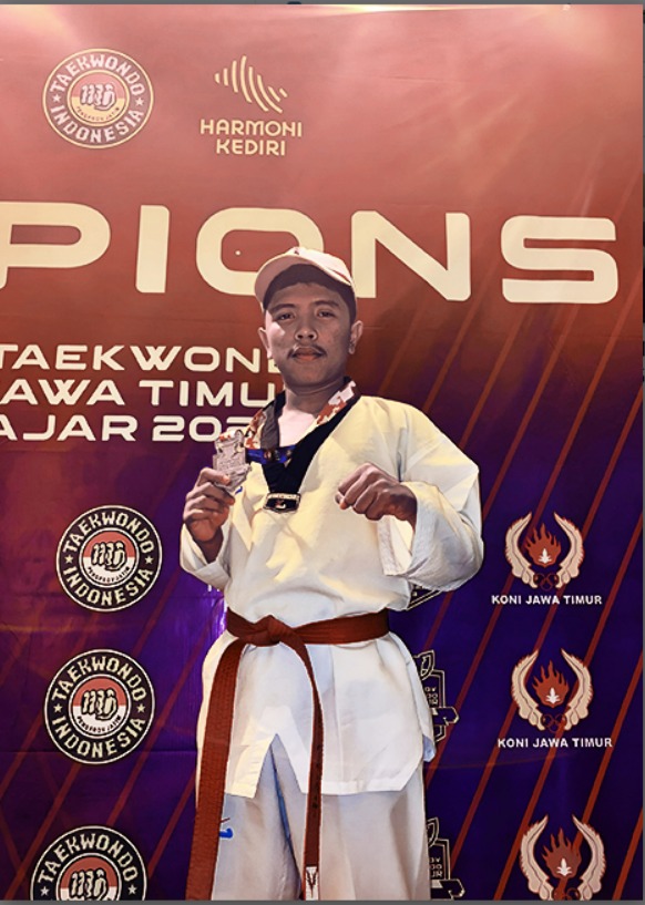 MAN 1 Pamekasan Raih Medali Perak Kejurprov Taekwondo Tingkat Jatim